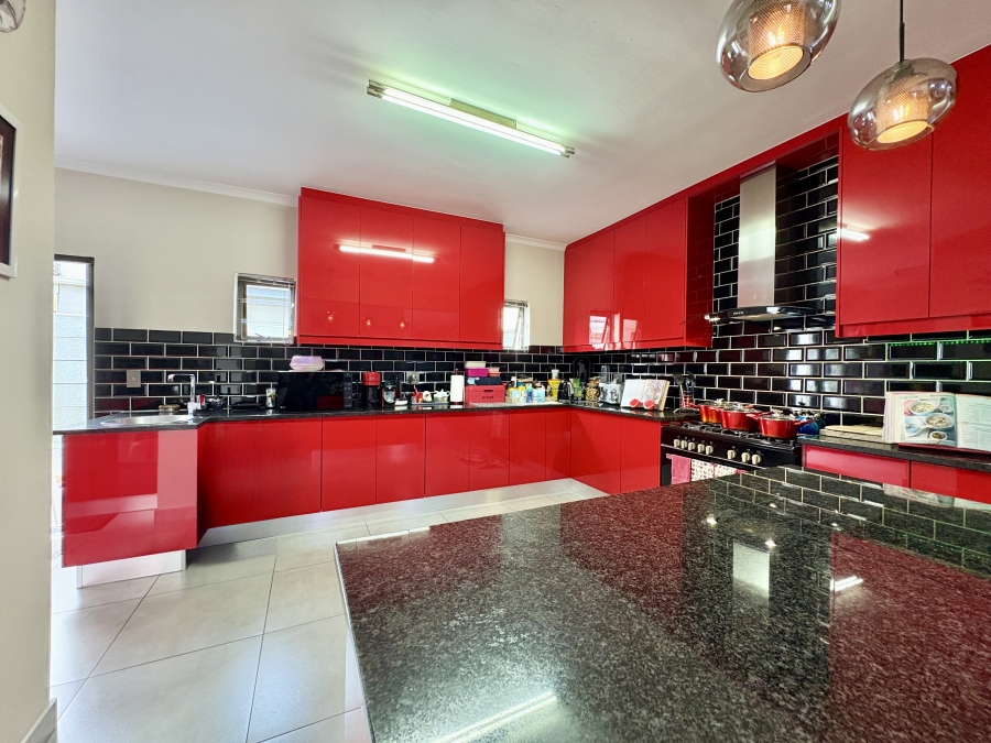 5 Bedroom Property for Sale in Parklands North Western Cape